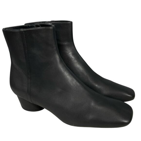 Vince Shoes - VINCE‎ $395 Rockville black leather bootie boots 9.5